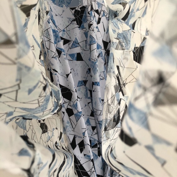 Vince Camuto Geometric Flowy Tank Top - Picture 5 of 5